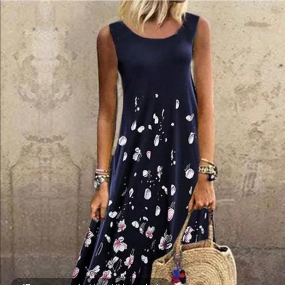 ☄️Any 2 for $10 ☄️
B7 Casual Florals Tunic Round Neck A-line Dress. - Picture 4 of 9